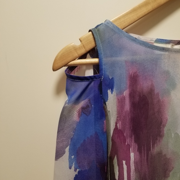 Beautiful water colour flowy top - Picture 3 of 4